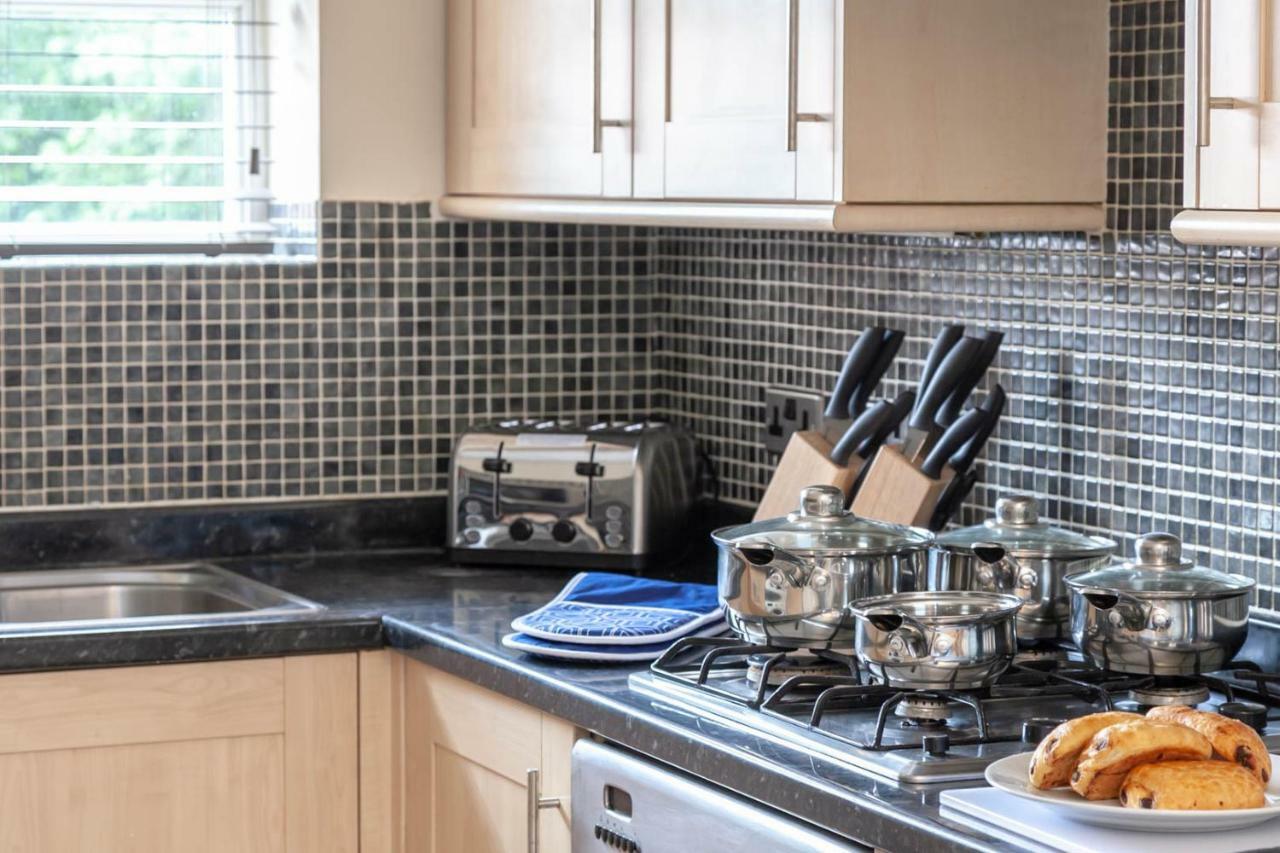 4 Bed Home, Driveway Parking Ideally Located In Latchford, Warrington - Executive St Marys House Eksteriør billede