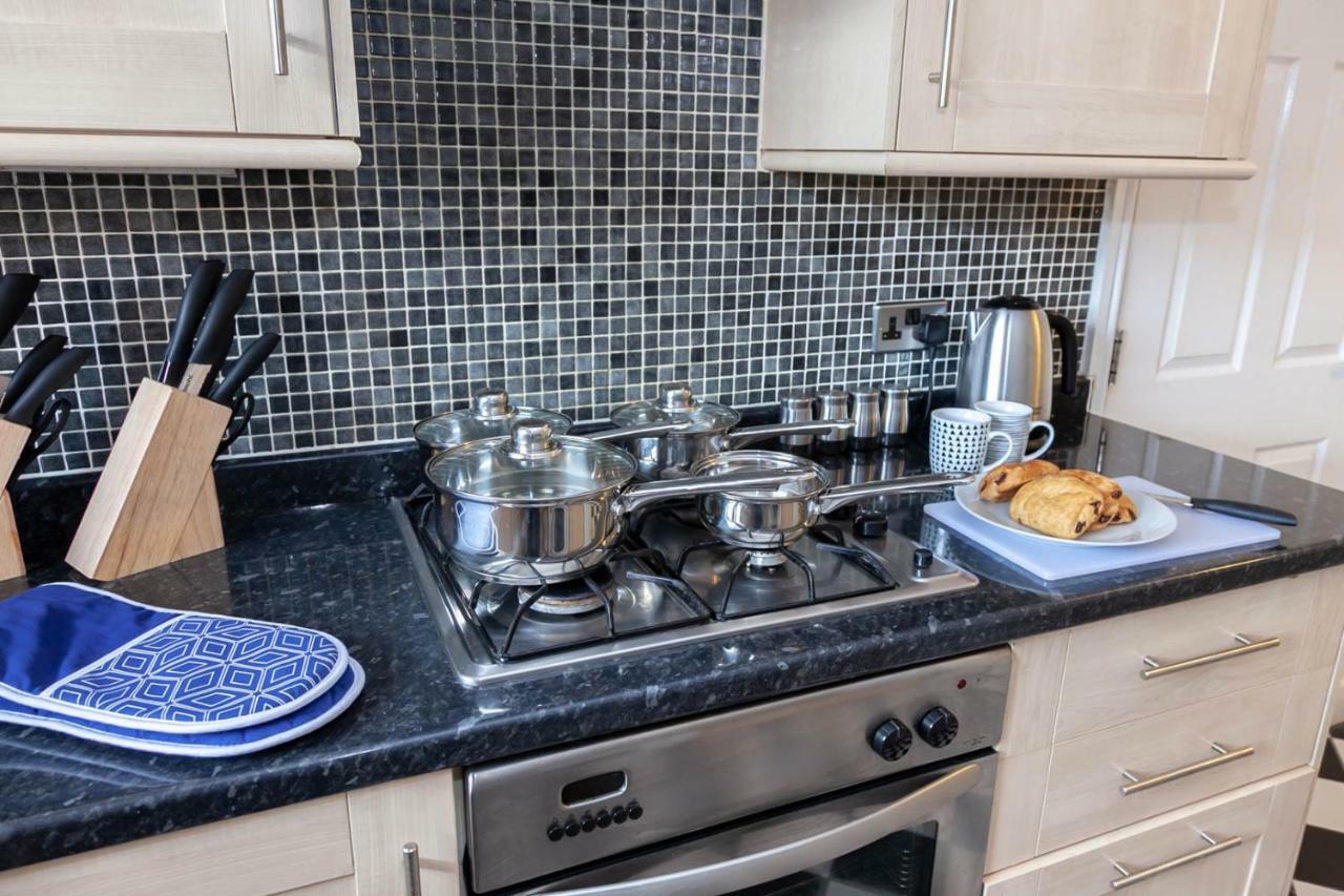 4 Bed Home, Driveway Parking Ideally Located In Latchford, Warrington - Executive St Marys House Eksteriør billede