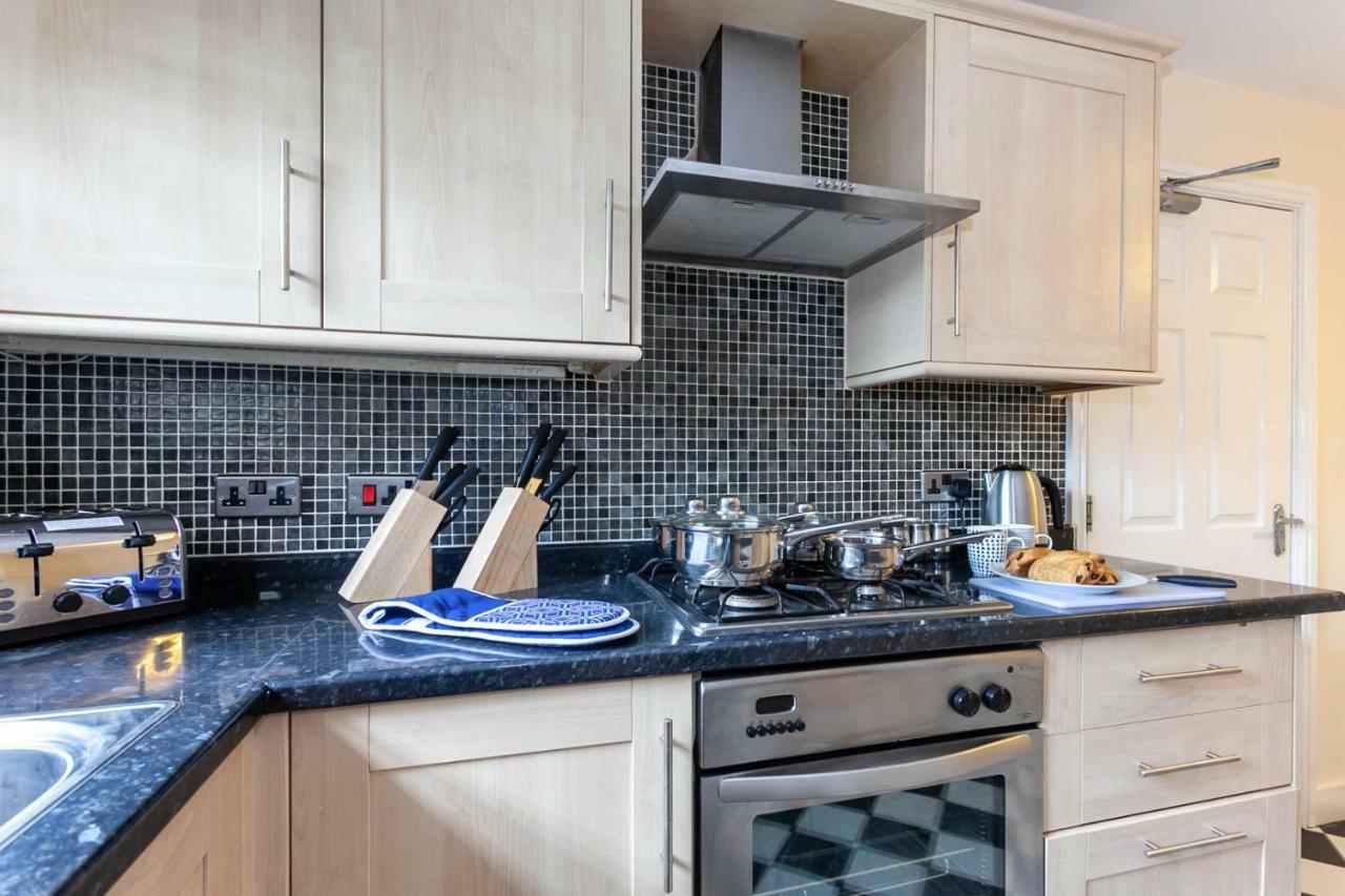 4 Bed Home, Driveway Parking Ideally Located In Latchford, Warrington - Executive St Marys House Eksteriør billede