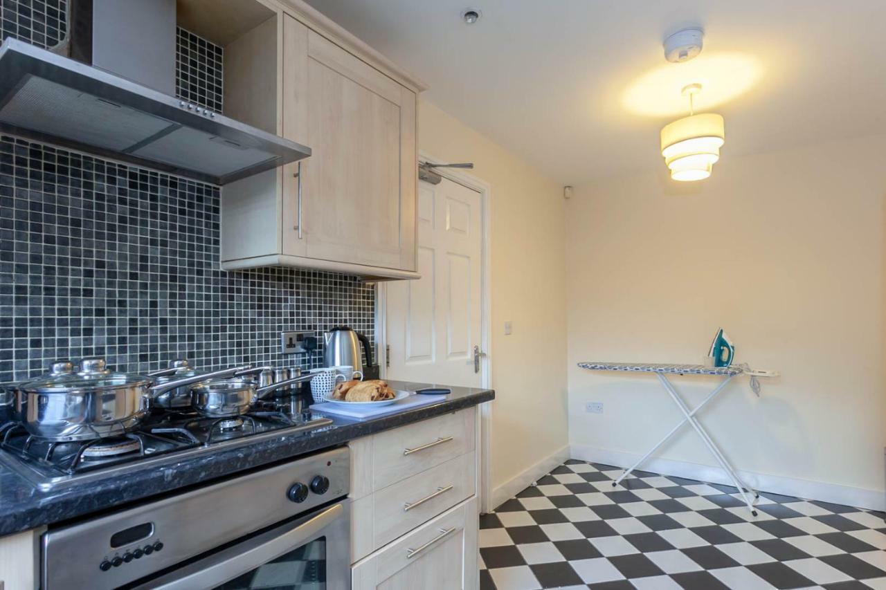 4 Bed Home, Driveway Parking Ideally Located In Latchford, Warrington - Executive St Marys House Eksteriør billede