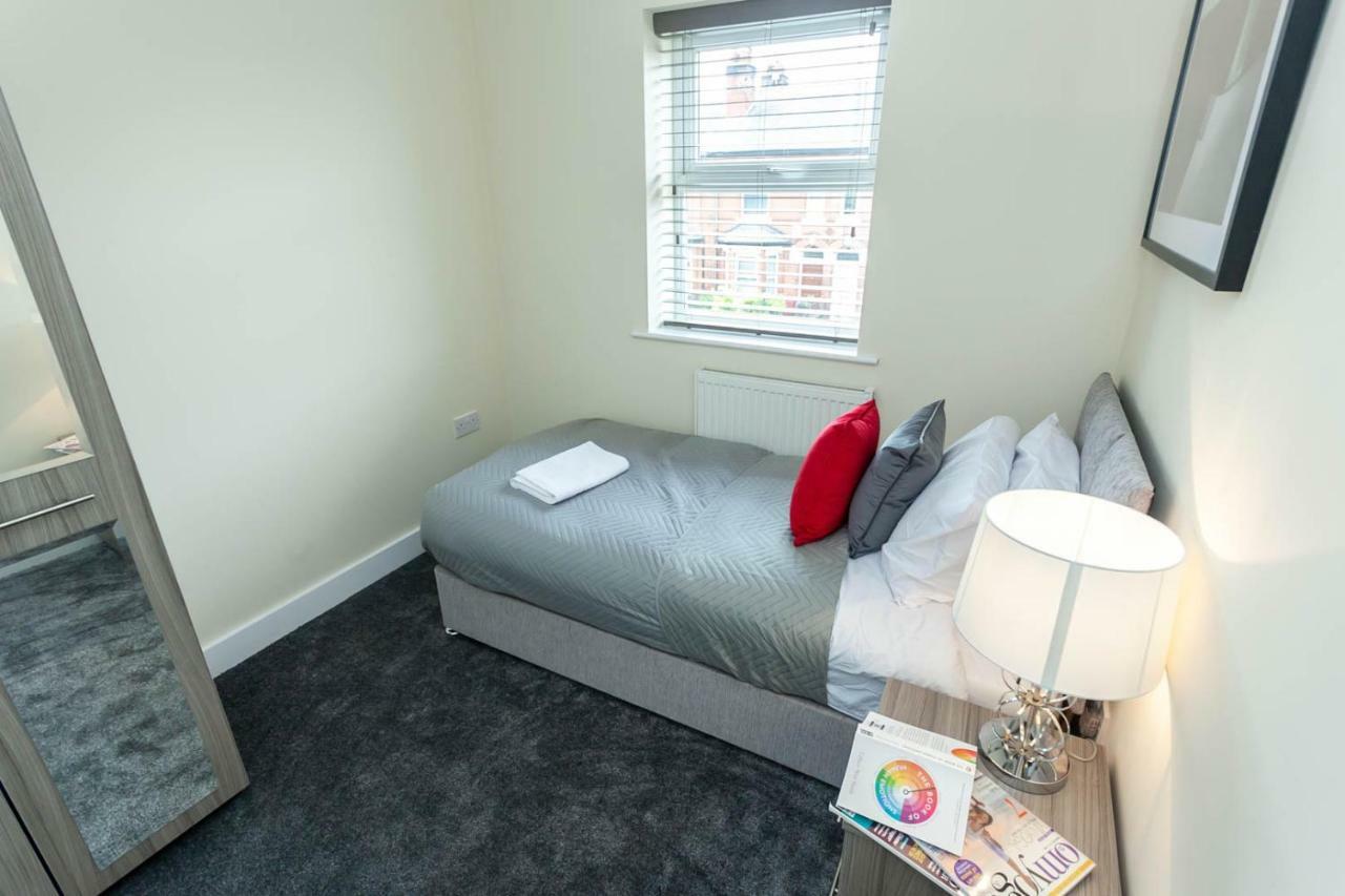 4 Bed Home, Driveway Parking Ideally Located In Latchford, Warrington - Executive St Marys House Eksteriør billede